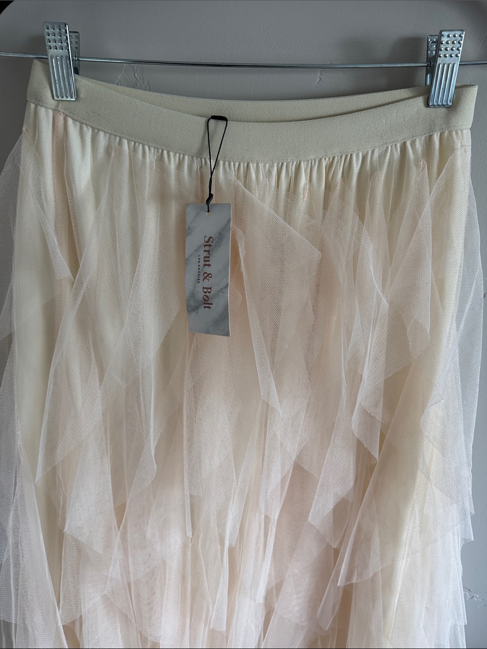 Strut & Bolt lined tulle skirt in a creamy color - Picture 2 of 5